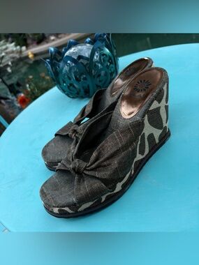 Yellow Box Bronze Giraffe Women’s Wedge Sandals with Knot Detail